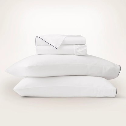 Picture of Boll & Branch Signature Piped Edge Sheet Set - Wht/Navy, Cal K
